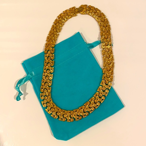 Jewelry - Gold Costume Bib Necklace GUC